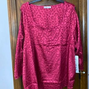2X ladies Retrology blouse. Wild magenta cheetah print